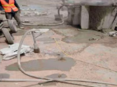 石河子乡水泥混凝土路面板底注浆技术 路面脱空注浆整治方案